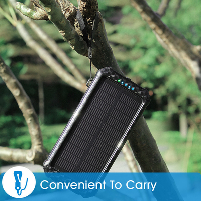 Cargador energía solar portátil 26800mAh del banco del poder de la prenda impermeable IPX5 con 3 cables incorporados